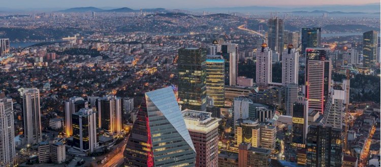 Expert Realtor next to Istanbul Bosphorus
